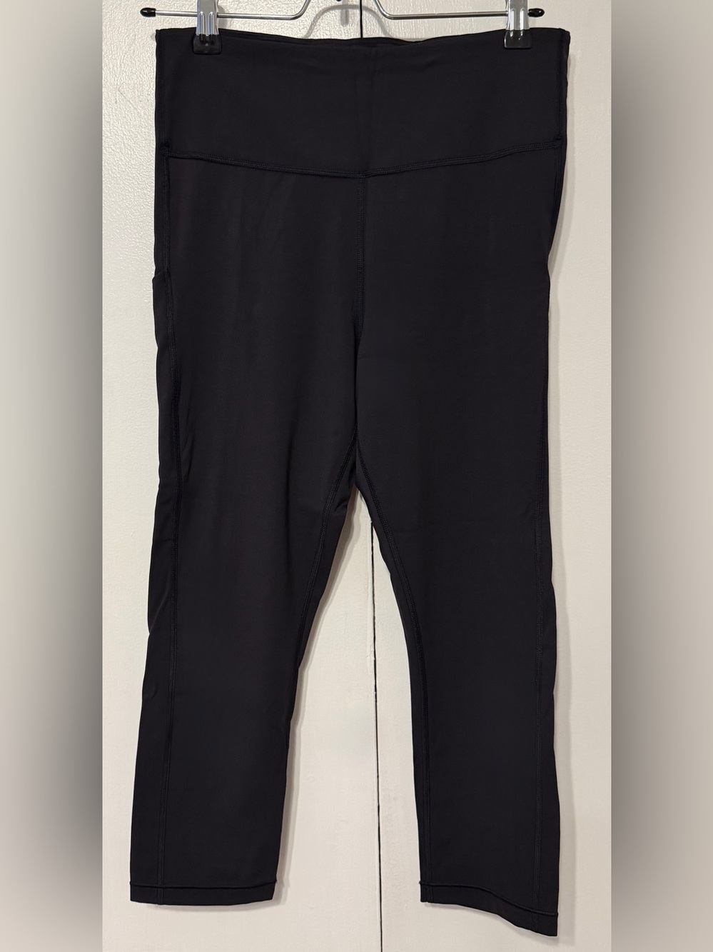 Athleta Ultimate Stash Pocket Capri Leggings Black Medium